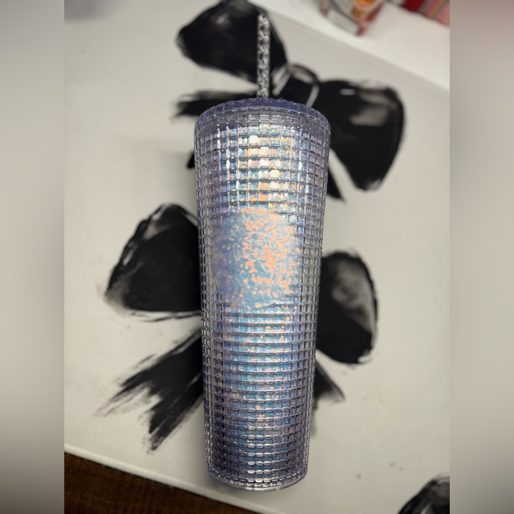 BNWT Grid Silver Holographic Starbucks 24 oz Tumbler - China 2021 Release